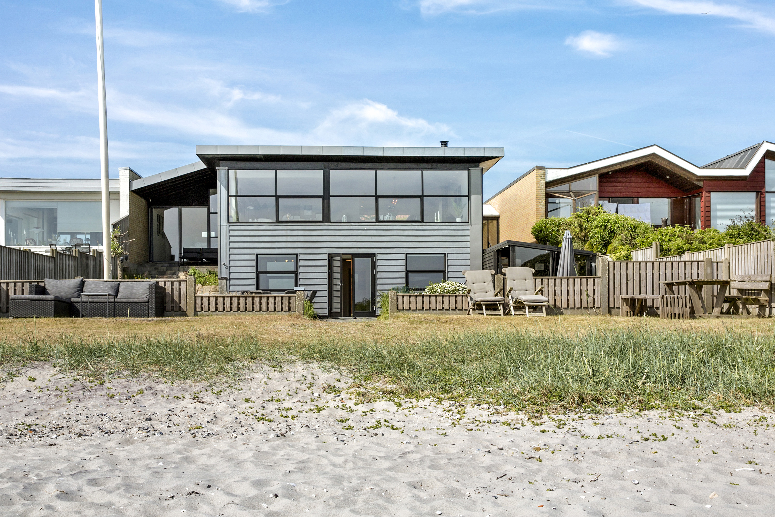 Huset set fra den private strand